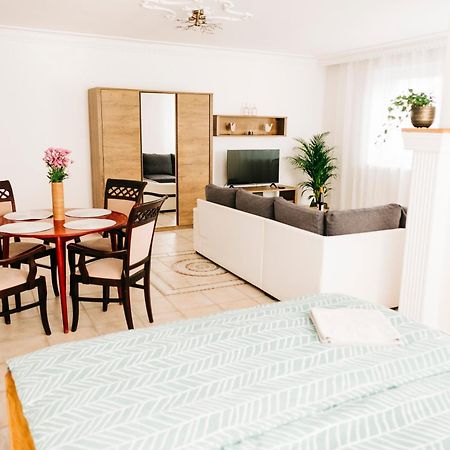 Castle Village Apartment Krásnohorské Podhradie エクステリア 写真