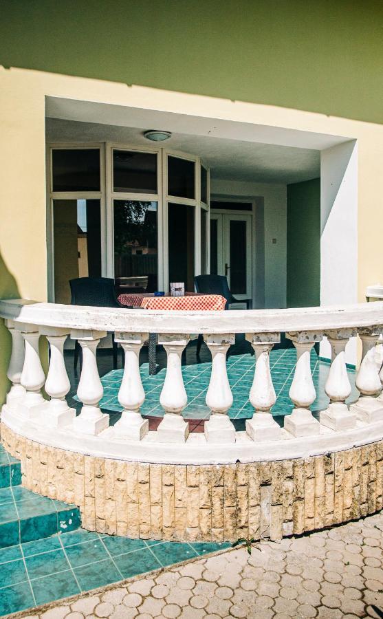 Castle Village Apartment Krásnohorské Podhradie エクステリア 写真